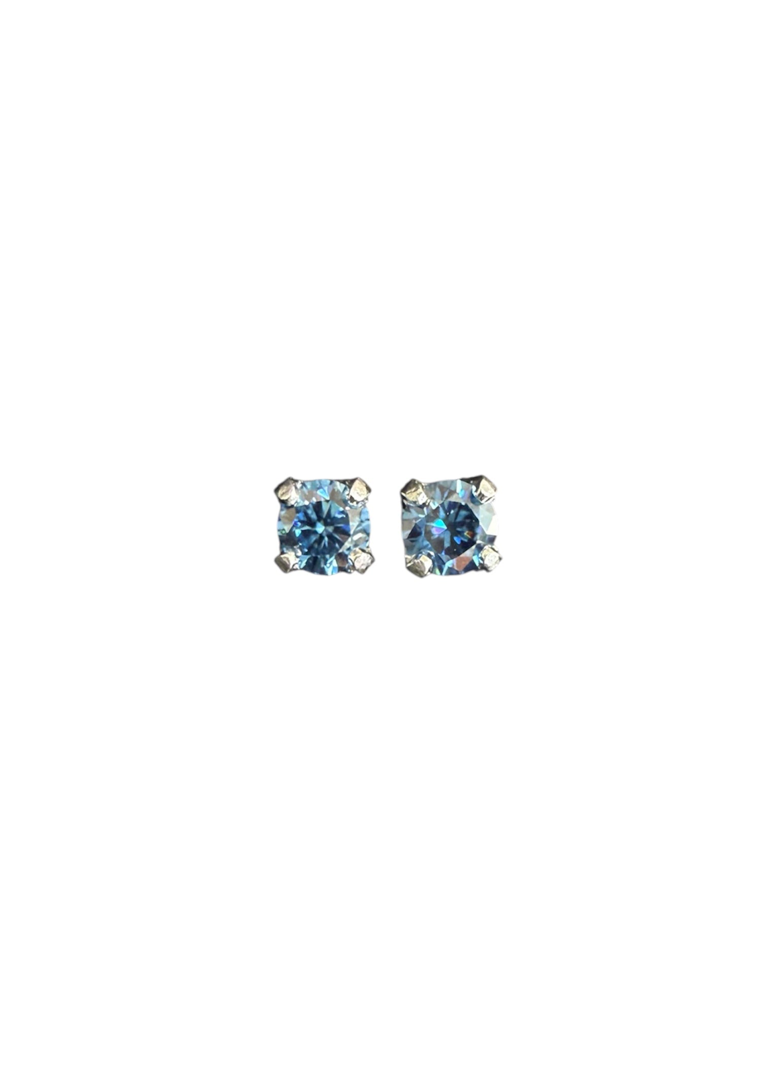 Sinful Studs (3mm)